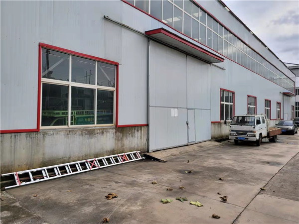 廠(chang)房一角(jiao)